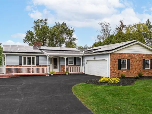 1965 Dunzweiler Dr, Zanesville, OH 43701