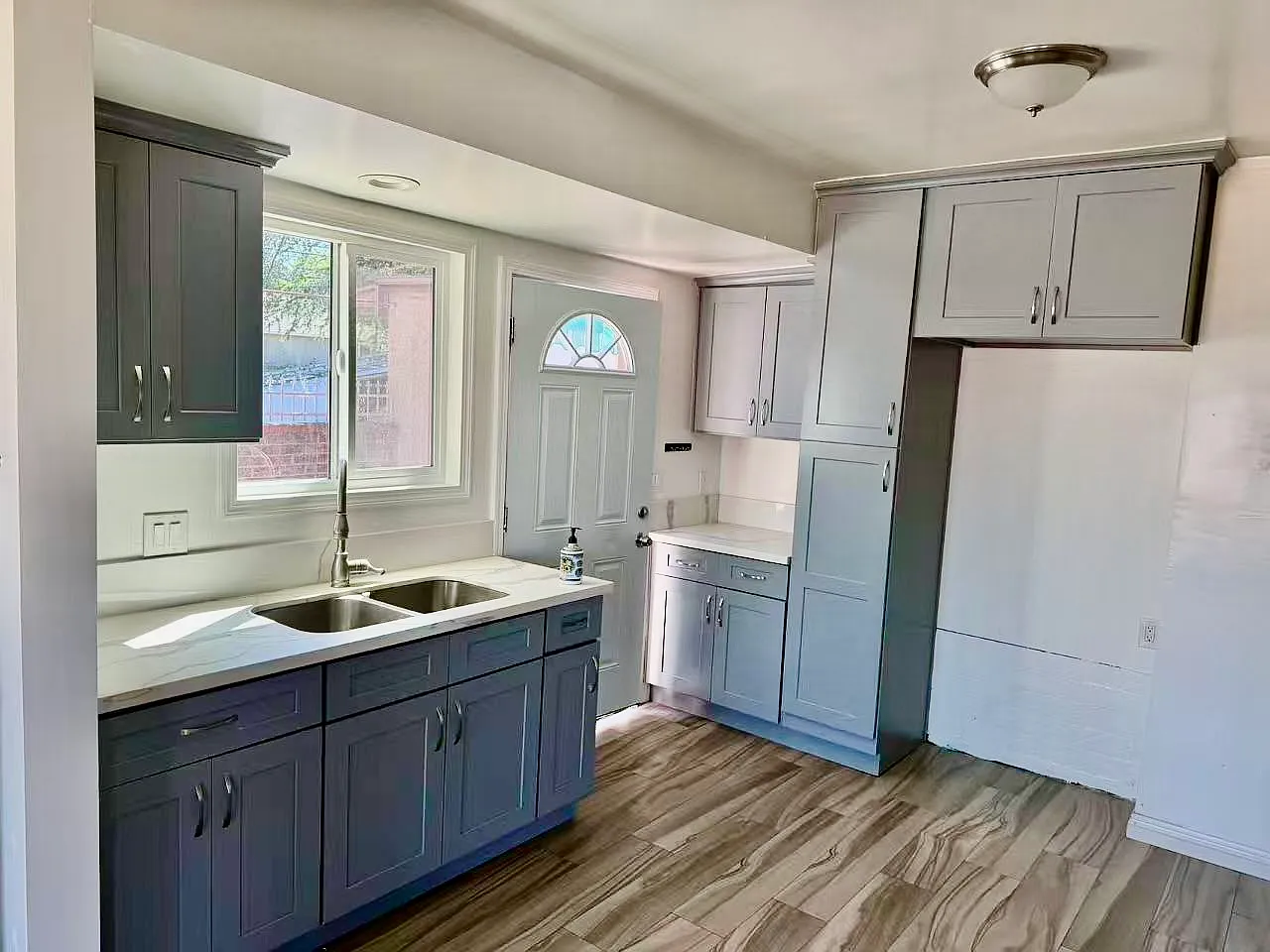 199 E Graves Ave — Photo 1