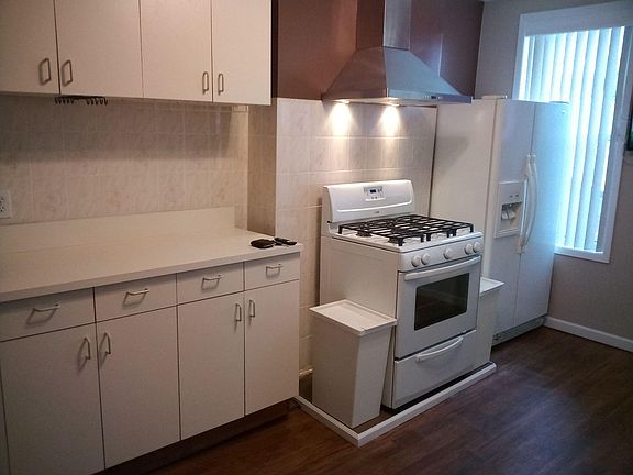 3rd image of 6150 Eliot Ave Floor 2