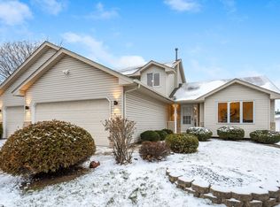 1142 Greene Ave N, Oakdale, MN 55128