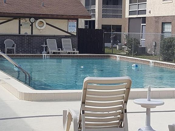 2nd image of 2993 Sir Hamilton Cir #12