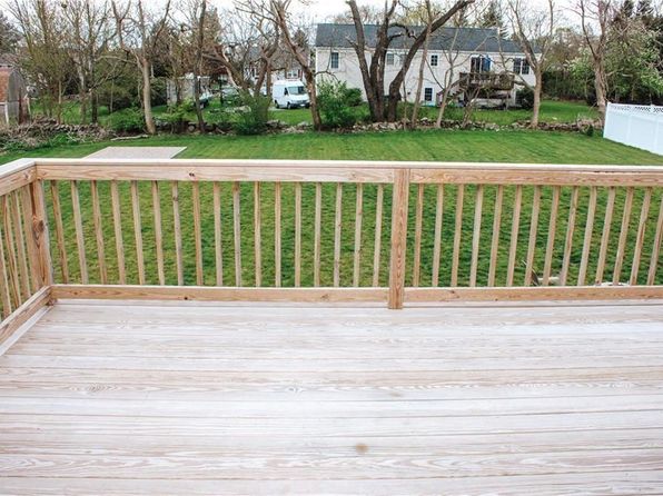 25 Windward Dr, Portsmouth, RI 02871