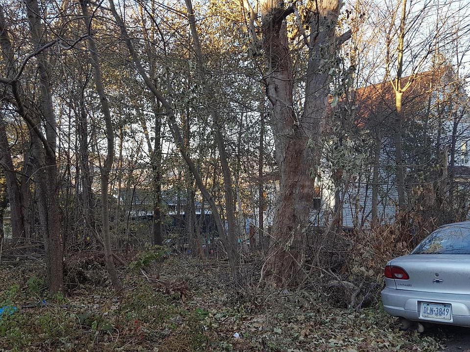 1st image of 216 Sanderson Ave