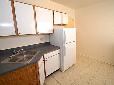 5th image of 5738 N Winthrop Ave APT 211