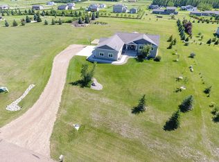 6201 Dakota Country Dr, Bismarck, ND 58503