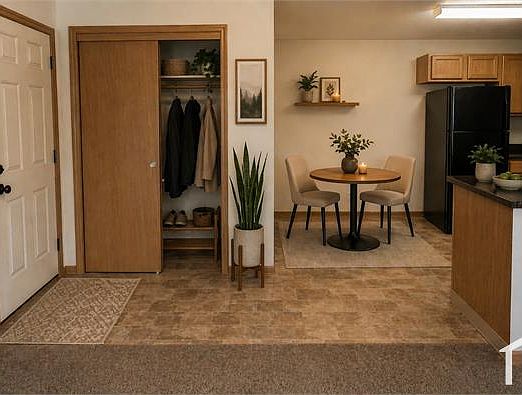 3rd image of 6009 Creston Ave