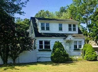 38 Johns Neck Rd, Shirley, NY 11967