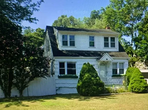 38 Johns Neck Rd, Shirley, NY 11967