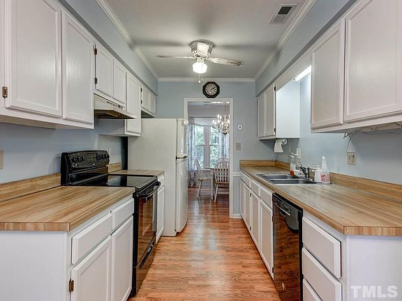 3rd image of 107 Galloway Ct
