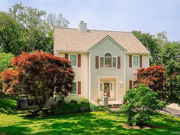2nd image of 107 Scenic Drive W