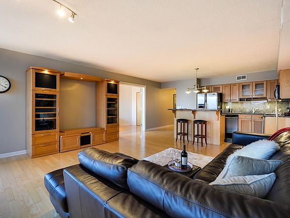 2nd image of 2222 Detroit Ave APT 709