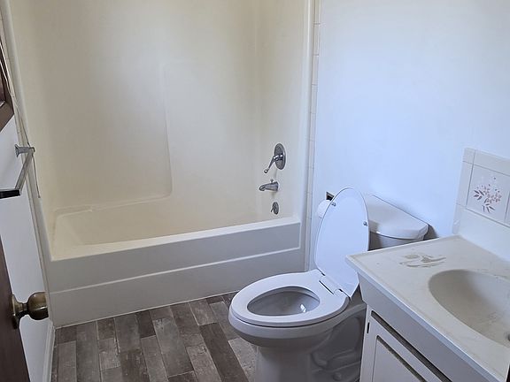 3rd image of 221 Cactus Dr