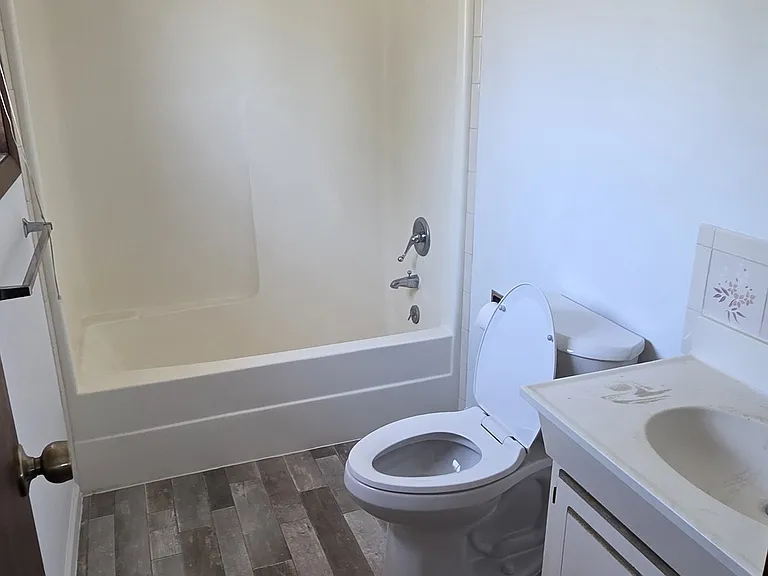 221 Cactus Dr — Photo 3