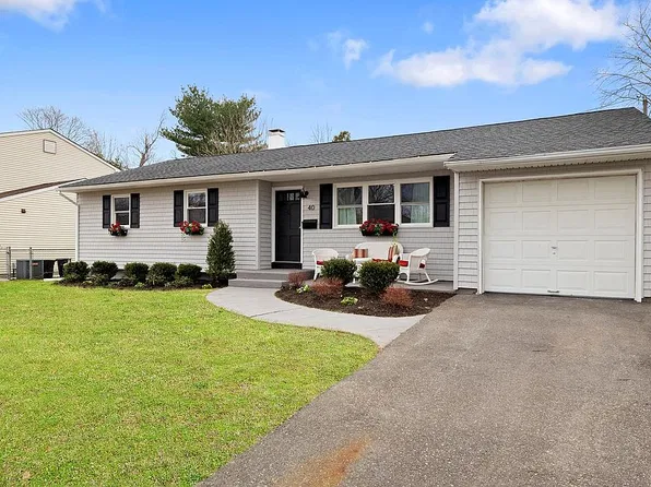 40 West Dr, Kings Park, NY 11754