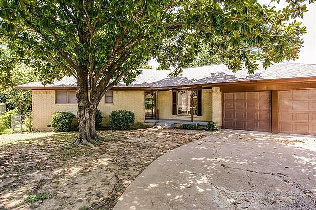 1st image of 1303 Willow Creek Dr
