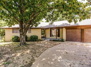 1303 Willow Creek Dr, Lancaster, TX