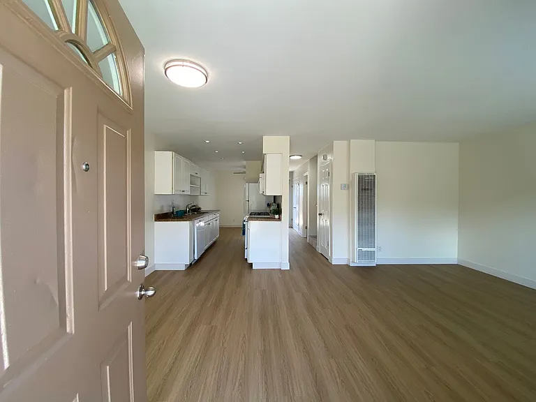Breakwater Townhomes — Photo 8