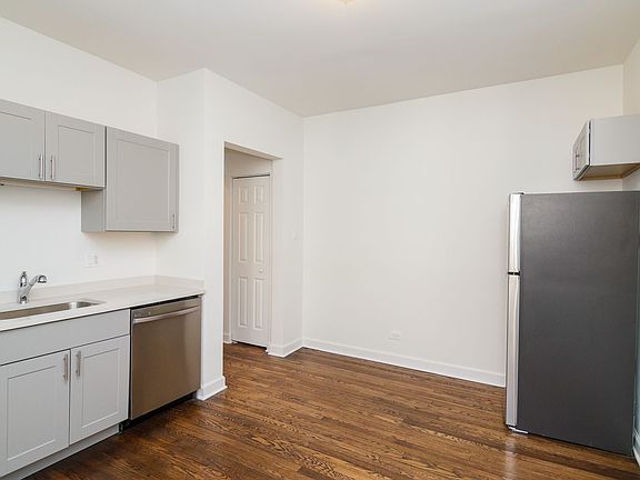 3rd image of 6565 N Lakewood Ave #6571-3