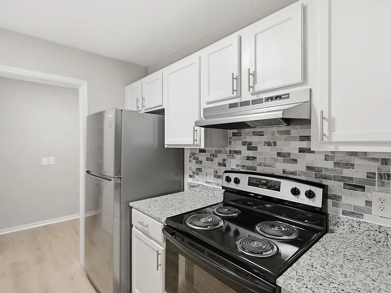 Englewood Apartments — Photo 30