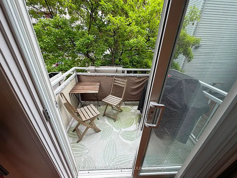 418 Somerset St W — Photo 2