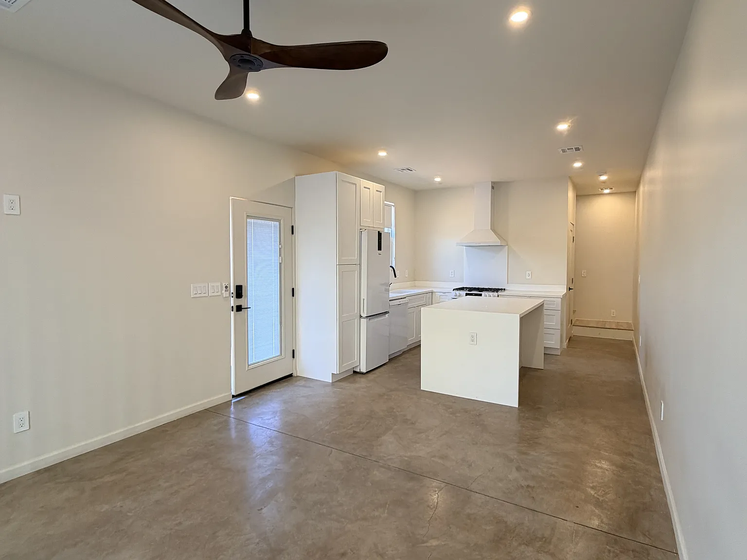 1122 East McKinley Street. - A — Photo 2