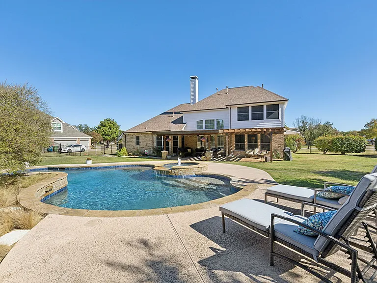 5801 Hathaway Dr — Photo 19