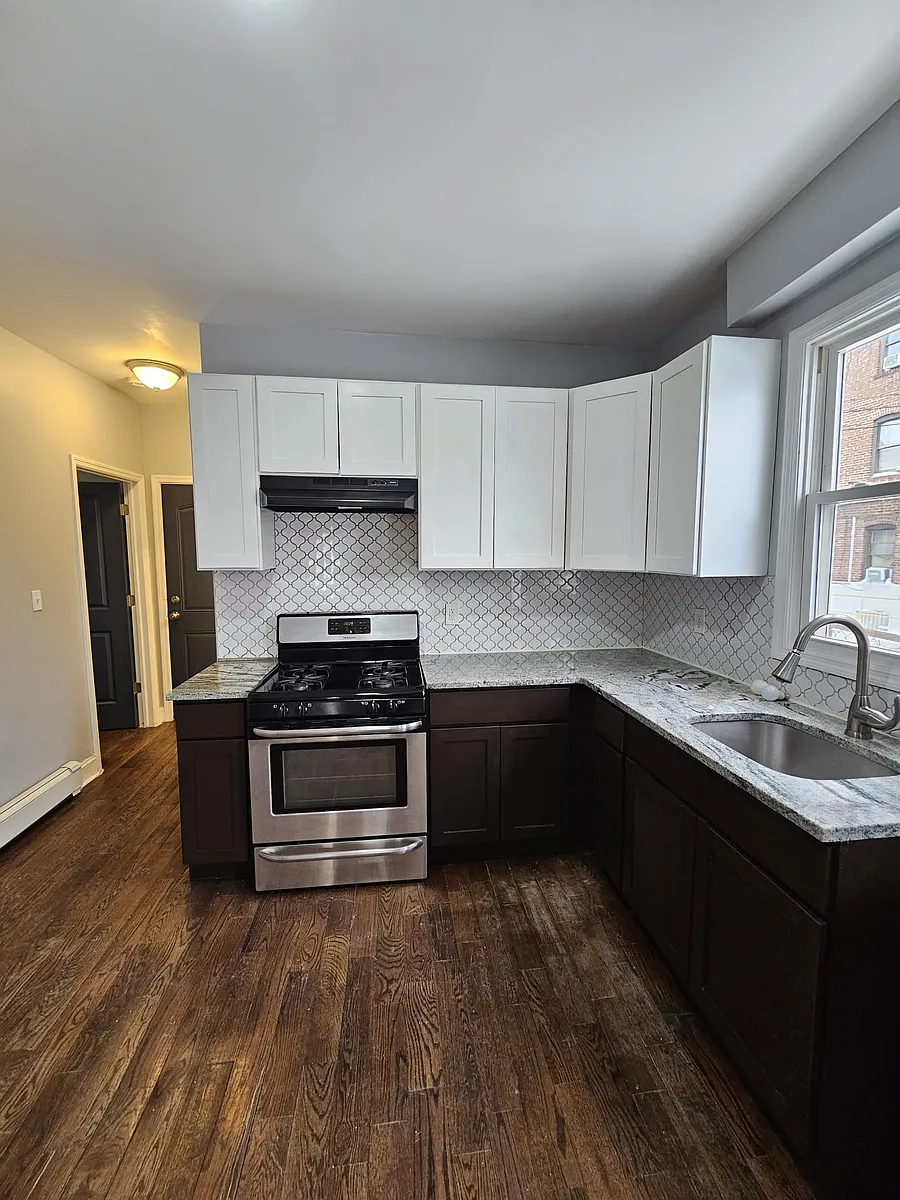 Building Photo - 8 William St #1