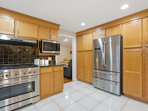 3rd image of 22 Magnolia Rd