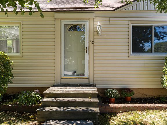 2nd image of 102 Merrymeeting Road