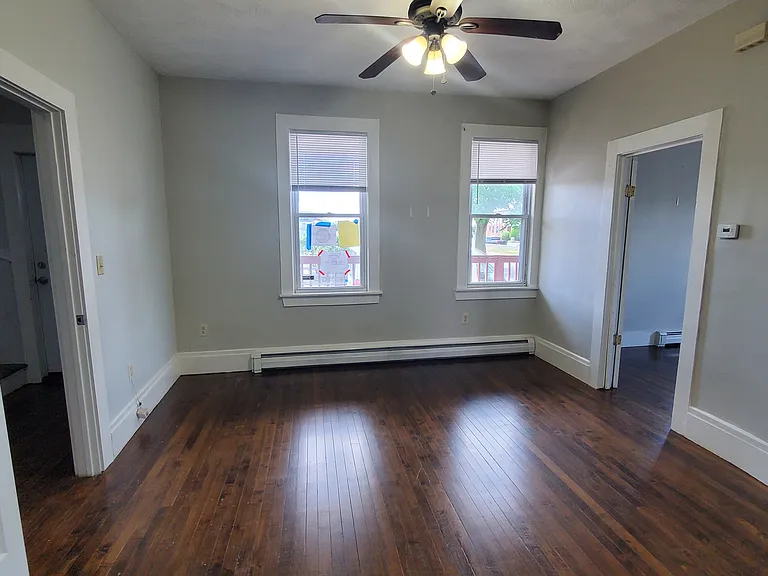 104-106 Hutchinson St #1 — Photo 2