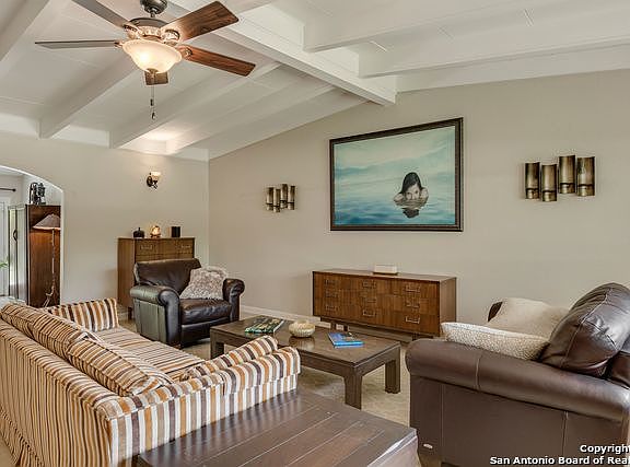 4th image of 206 Carolwood Dr