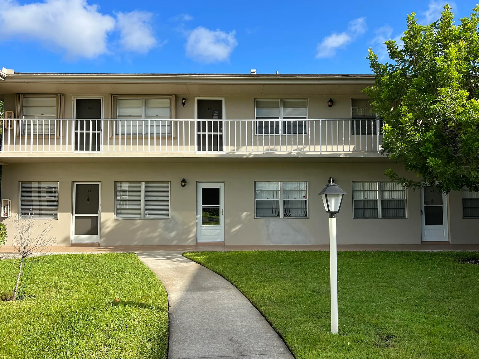 1 bed, 1.0 bath, 680 sqft, $1,300 — Photo 2