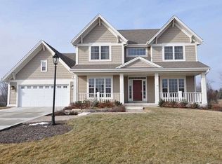 2870 Lakeview Dr, East Troy, WI 53120