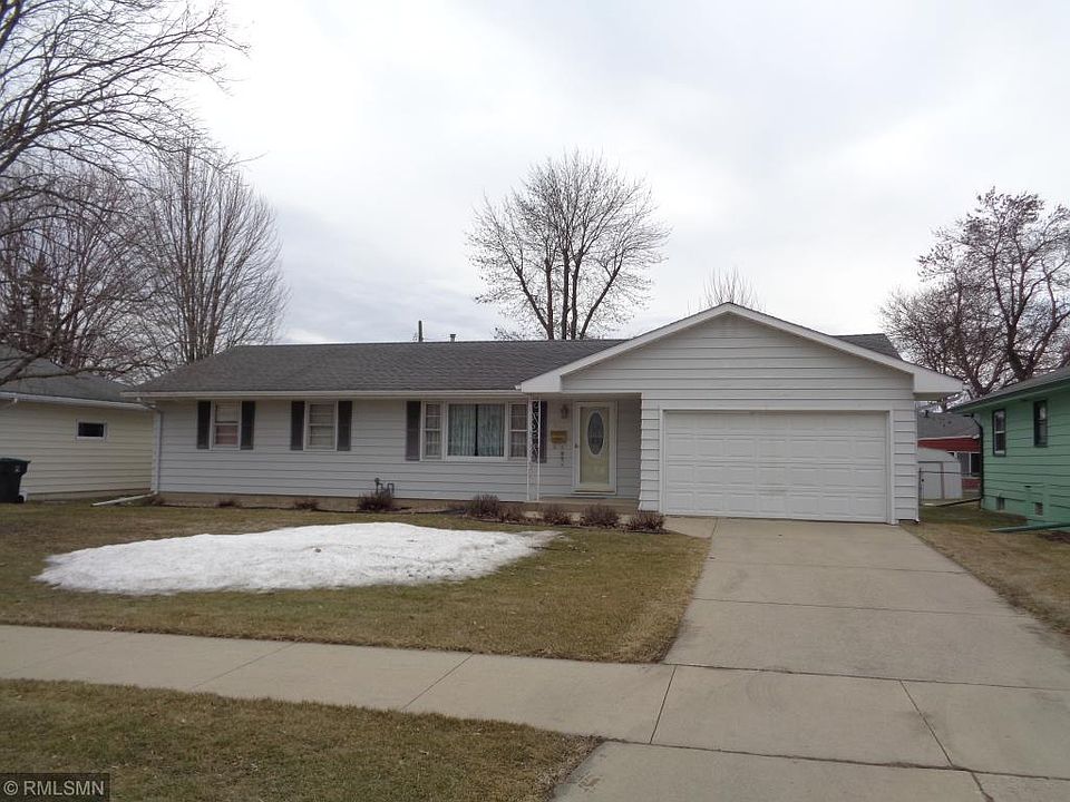 2nd image of 904 15th St SW