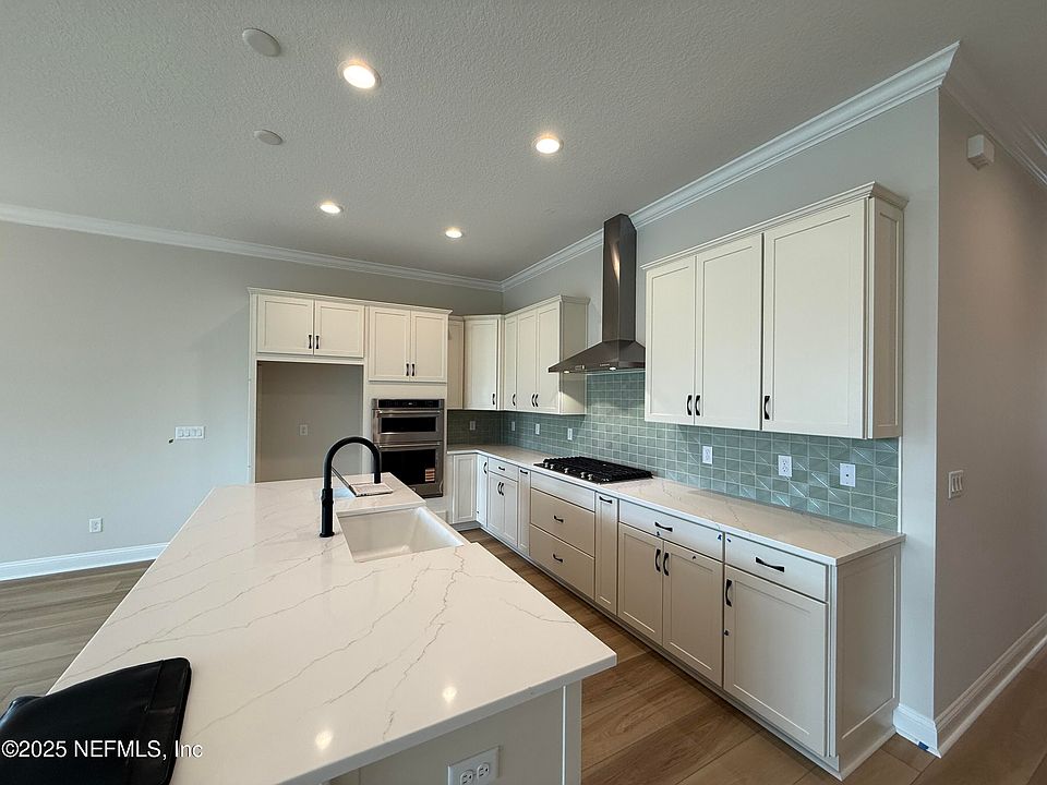 2nd image of 92 DAWES Avenue