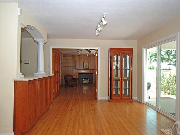 3rd image of 1500 Wellesley Dr NE