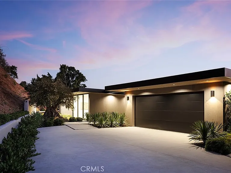 9015 Alto Cedro Dr — Photo 10