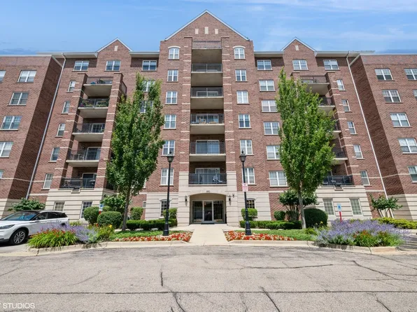 390 W Mahogany Ct Unit 701, Palatine, IL 60067