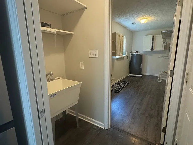 5870 McDonald Rd — Photo 32