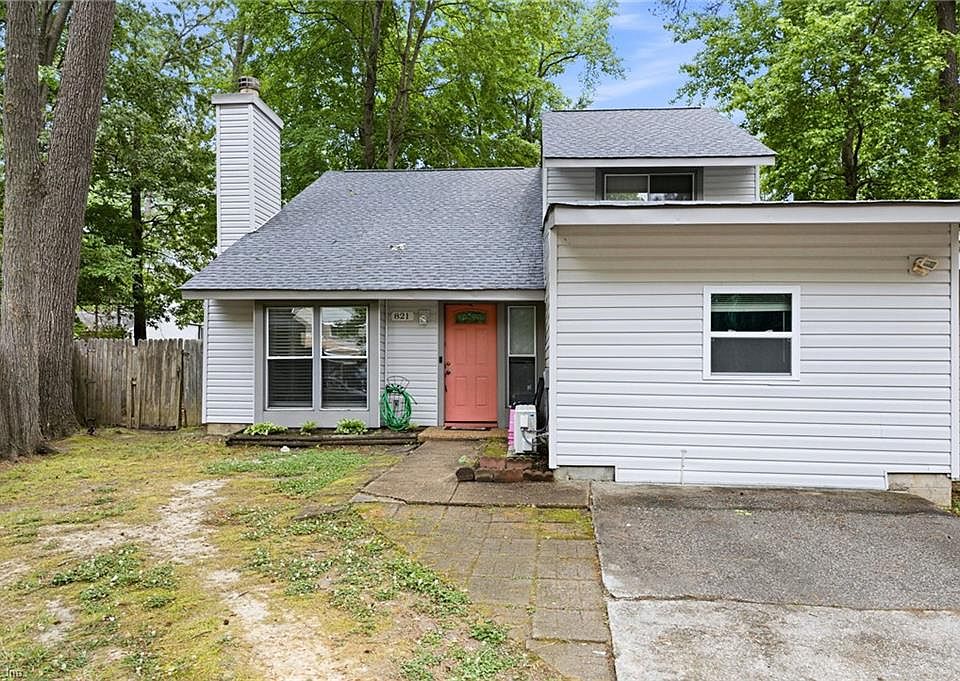 1st image of 821 Pine Tree Ct