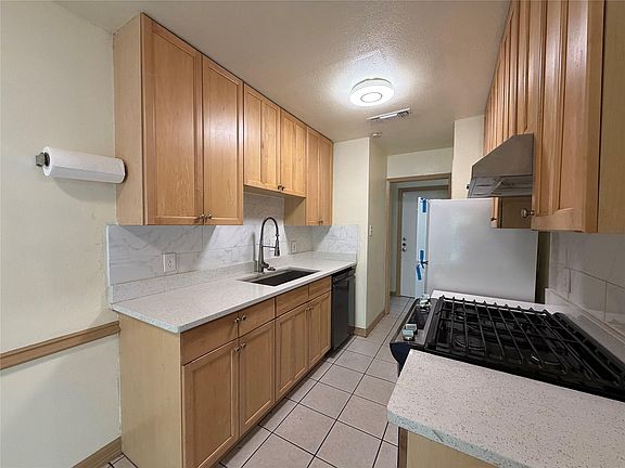 4th image of 1200 Warrington Dr