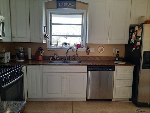 4th image of 1423 Pier Ave