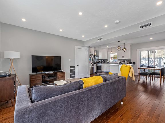 4th image of 40 Seaview Ave #1