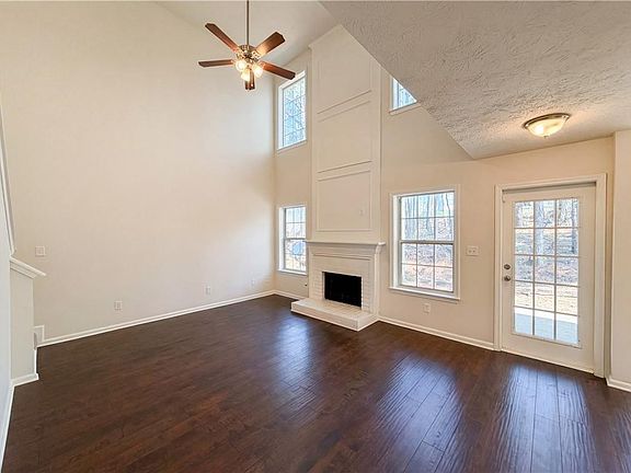 5th image of 240 Kensington Trce