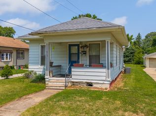 913 W Taylor St, Bloomington, IL