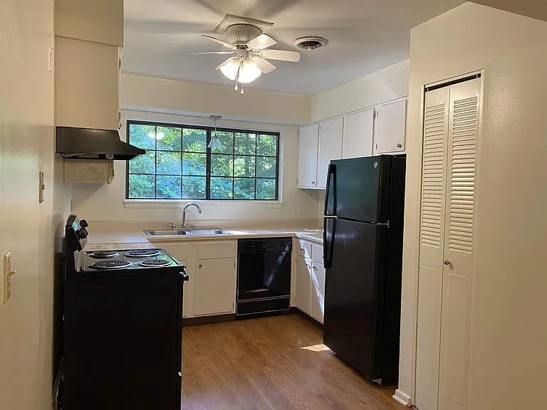Heritage Village Apartments — Photo 12