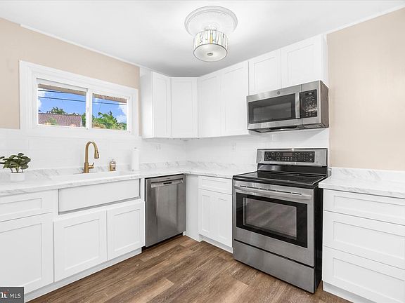 4th image of 20 New Pond Ln