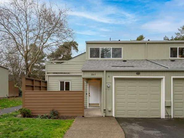 1845 NW Rolling Hill Dr, Beaverton, OR 97006