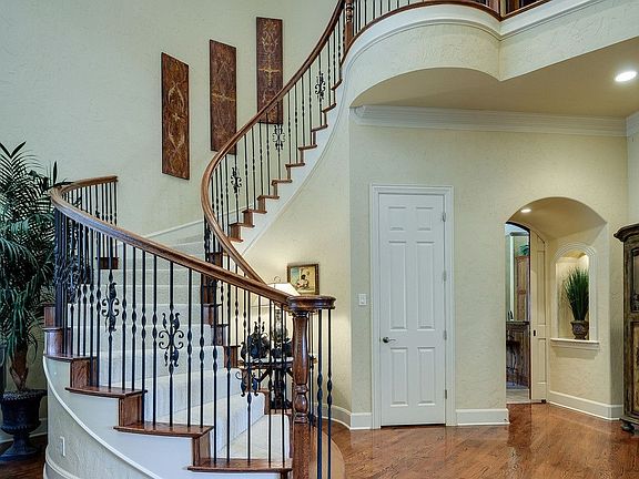 3rd image of 402 Atherton Cir