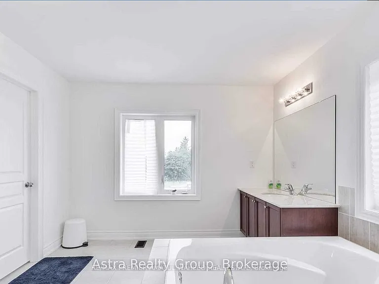 596 Mactier Dr — Photo 6